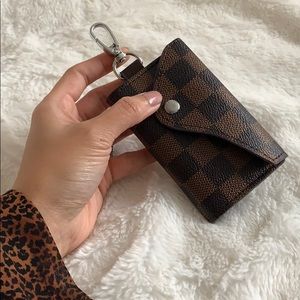 Checkered 6 key ring holder